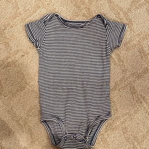 🦊 (2/$4!) Carters 9mo striped bodysuit